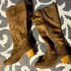Leather suede boots